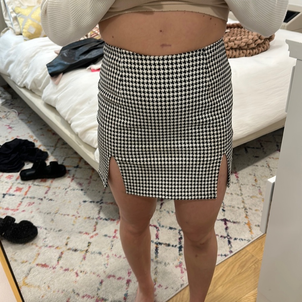 Houndstooth mini skirt